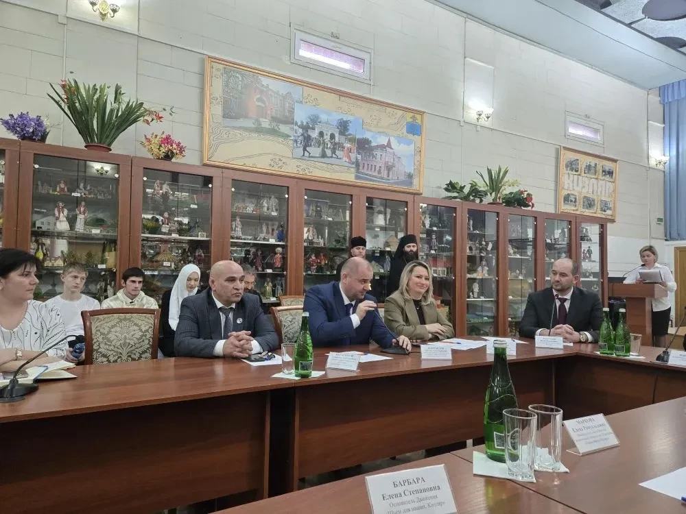 В Кизляре прошла конференция на тему «Вызовы современного общества и пути их преодоления на примере гармоничных взаимоотношений народов Дагестана»